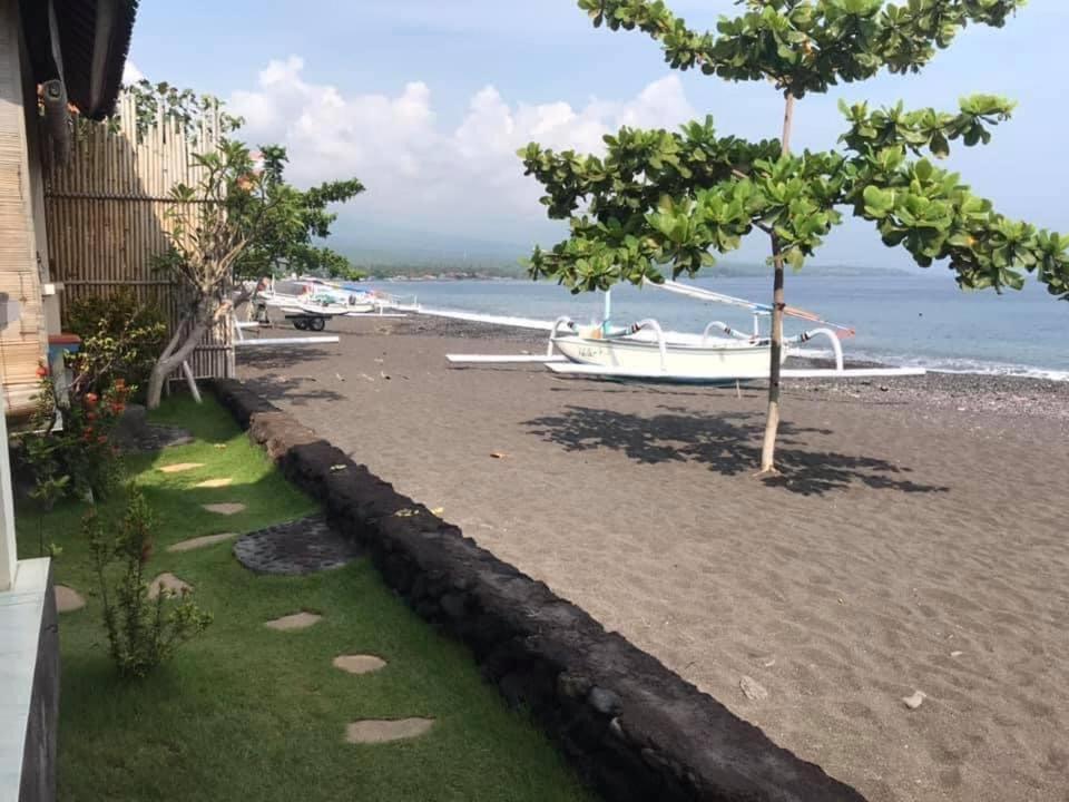 Tambun Sari Beach Homestay Amed Esterno foto
