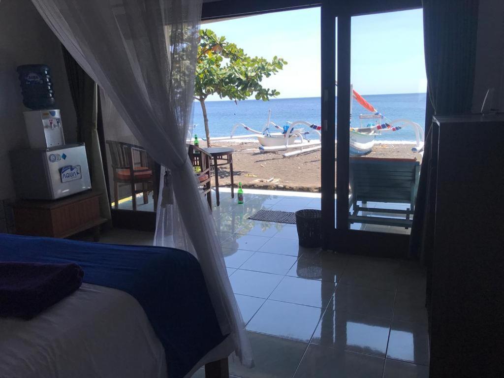 Tambun Sari Beach Homestay Amed Esterno foto