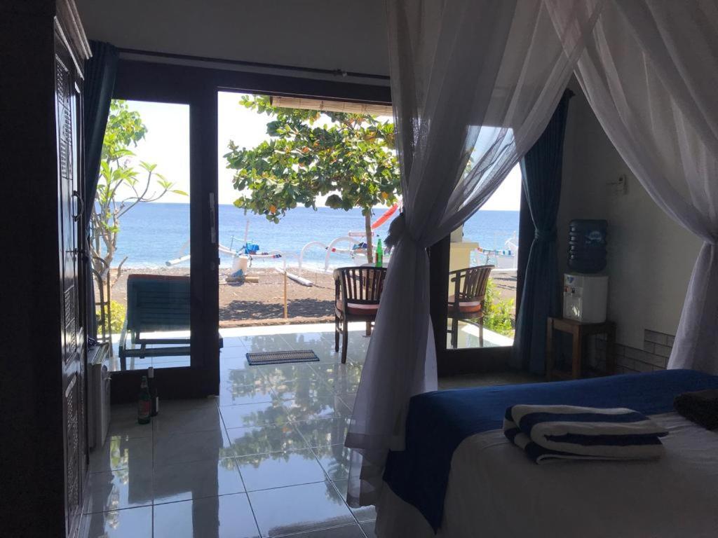 Tambun Sari Beach Homestay Amed Esterno foto
