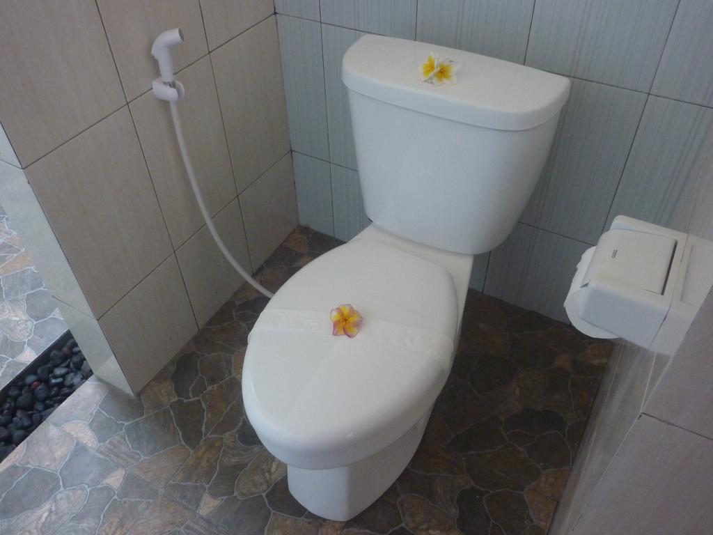 Tambun Sari Beach Homestay Amed Esterno foto